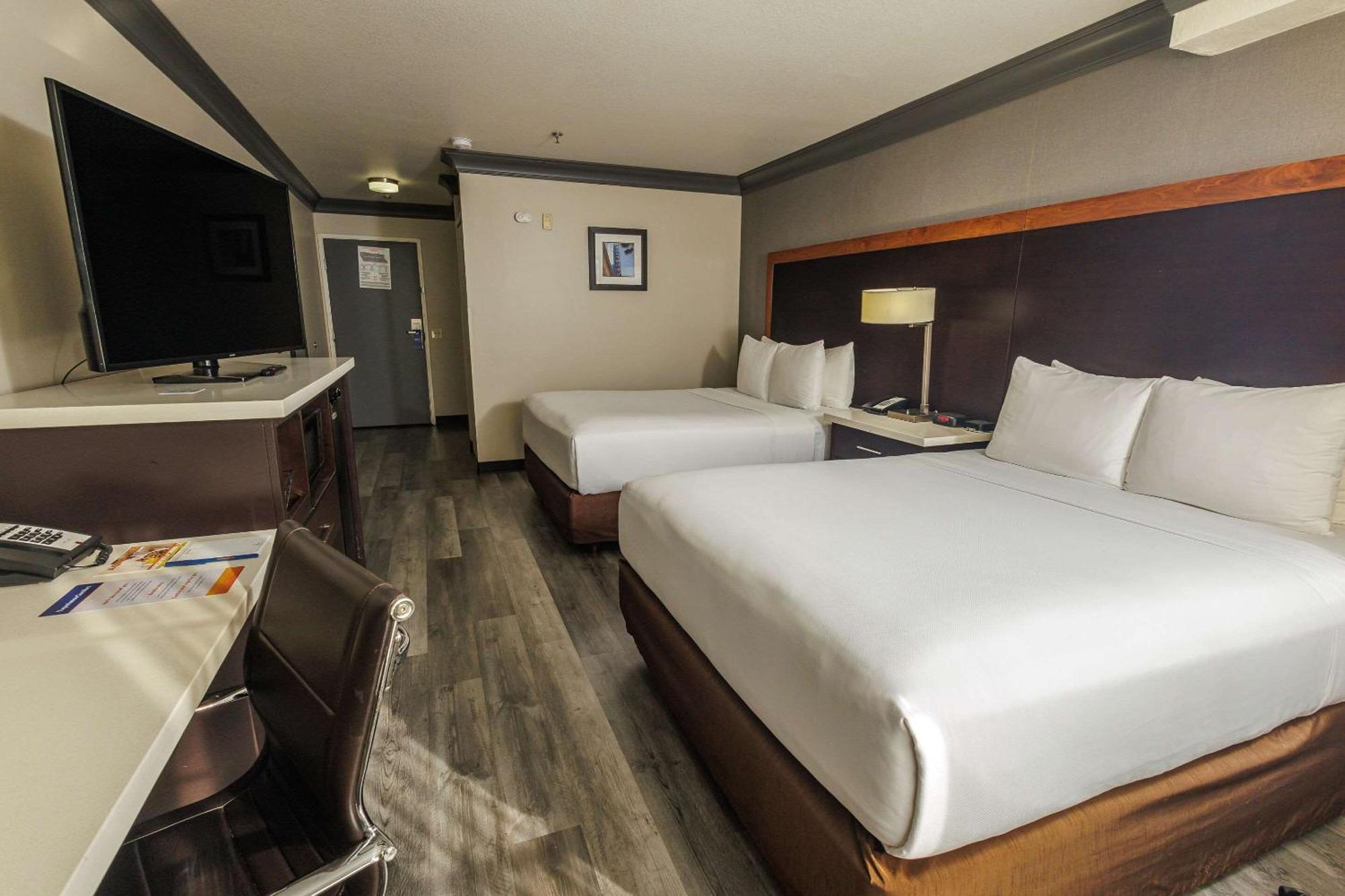 Comfort Inn & Suites Near Universal - N Hollywood - Burbank Los Angeles Zewnętrze zdjęcie