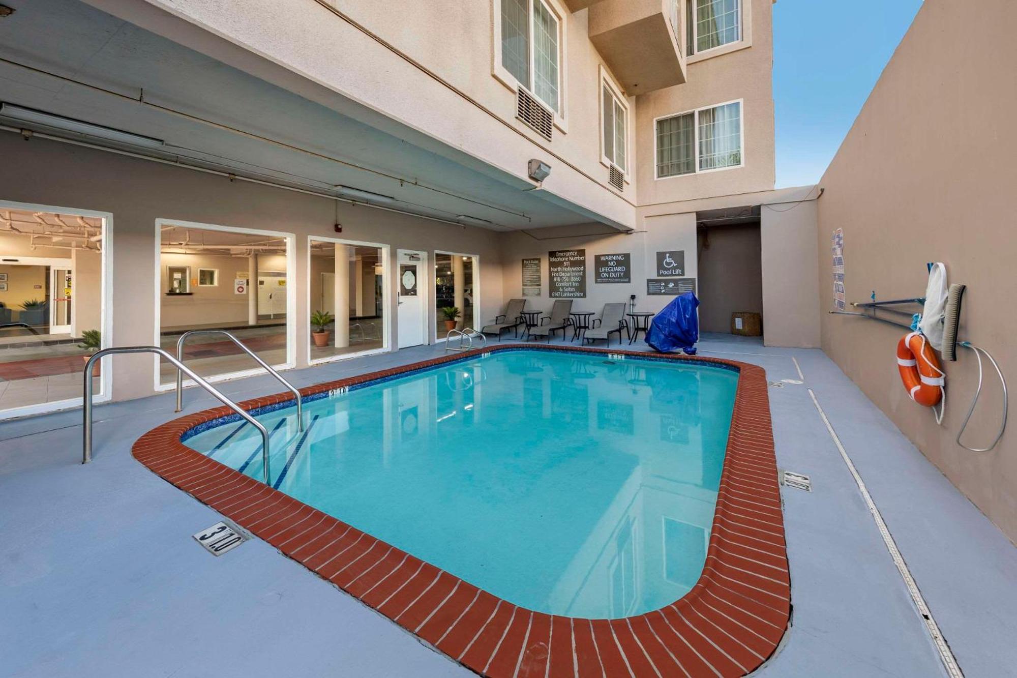 Comfort Inn & Suites Near Universal - N Hollywood - Burbank Los Angeles Zewnętrze zdjęcie