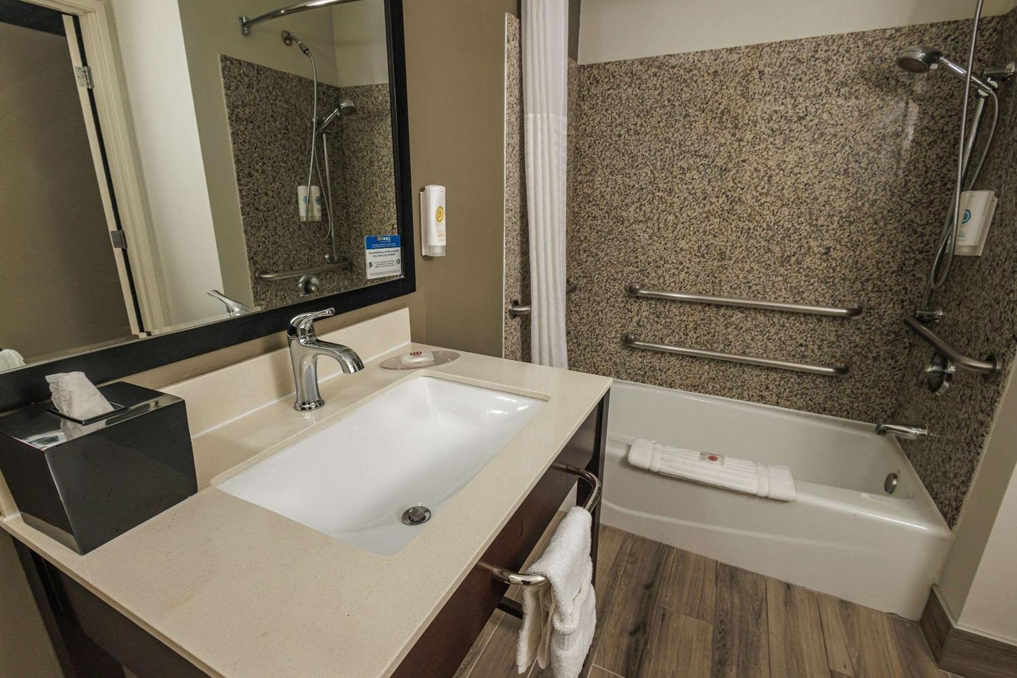 Comfort Inn & Suites Near Universal - N Hollywood - Burbank Los Angeles Zewnętrze zdjęcie