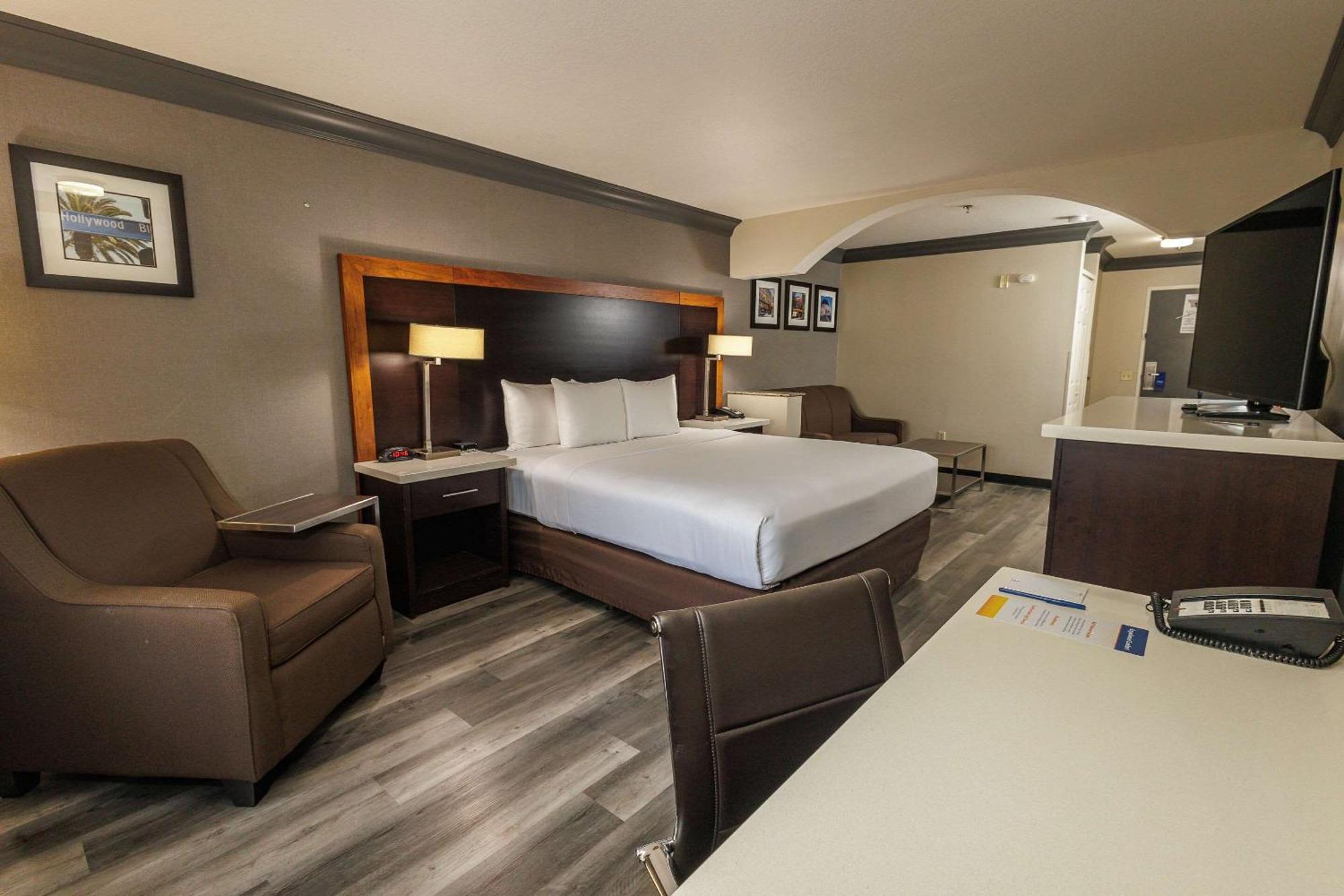 Comfort Inn & Suites Near Universal - N Hollywood - Burbank Los Angeles Zewnętrze zdjęcie