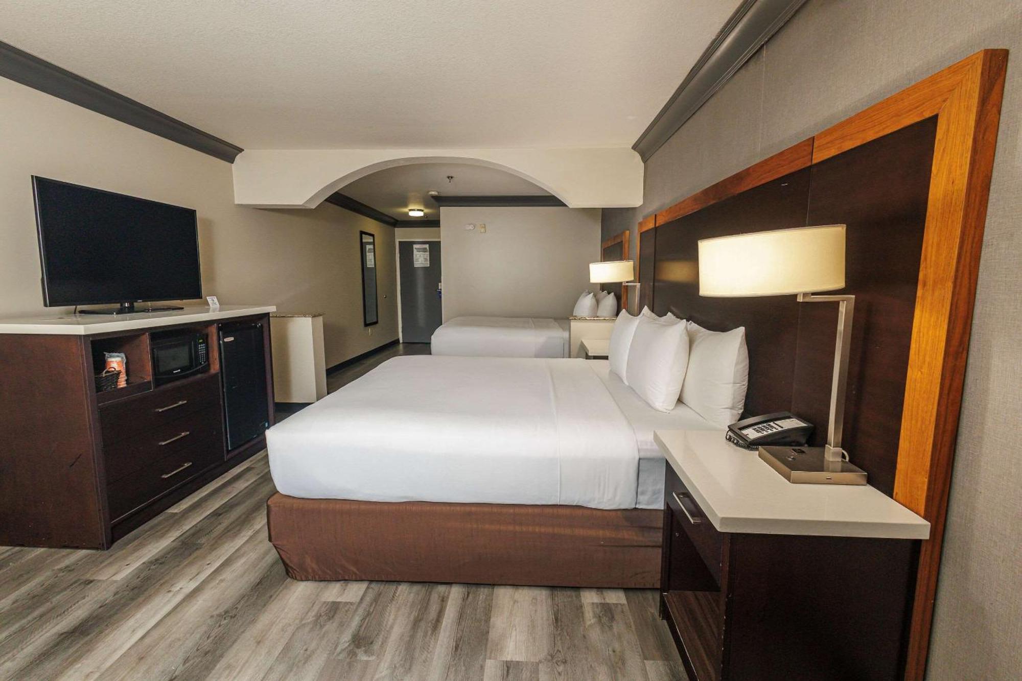 Comfort Inn & Suites Near Universal - N Hollywood - Burbank Los Angeles Zewnętrze zdjęcie