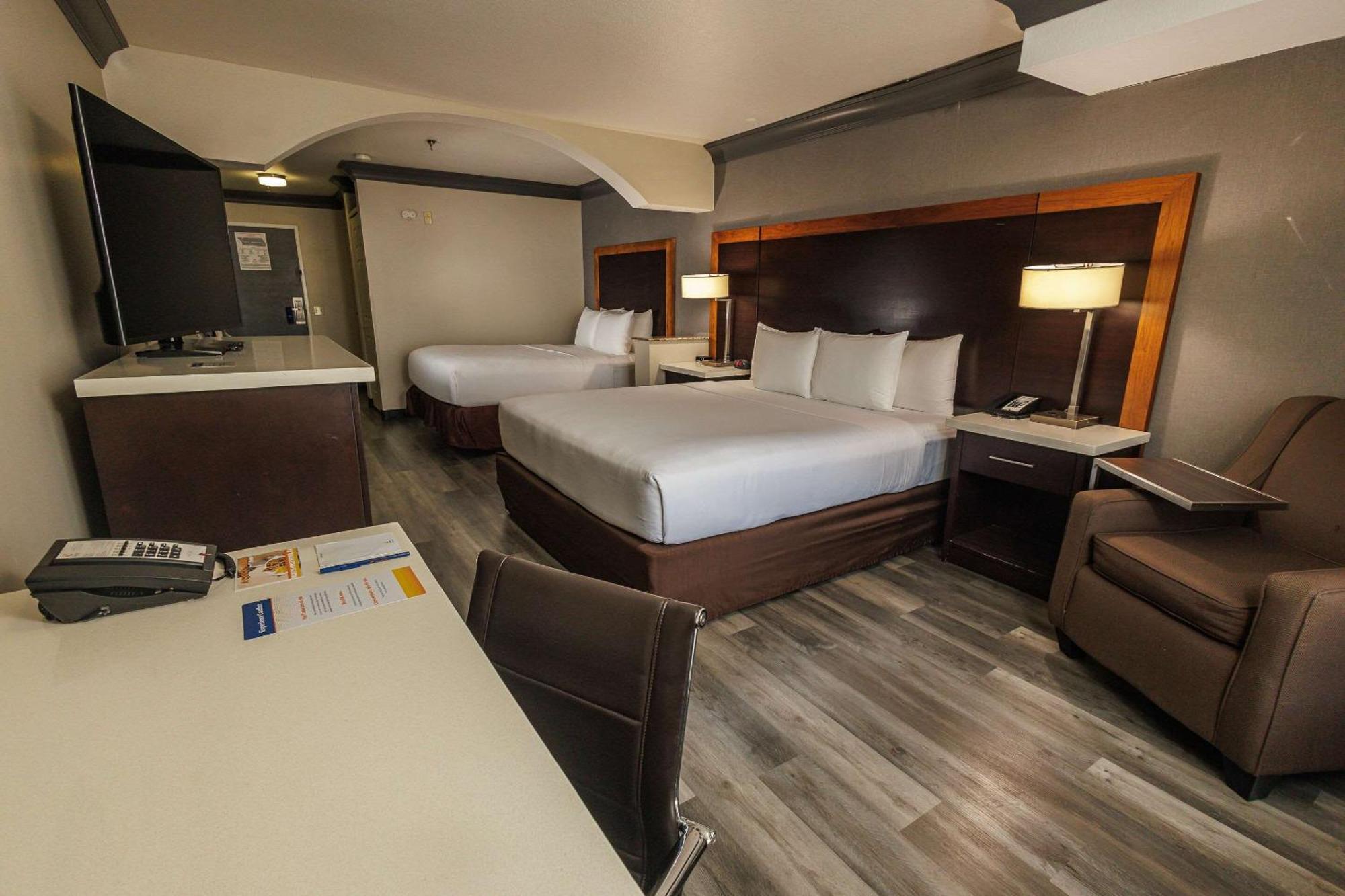 Comfort Inn & Suites Near Universal - N Hollywood - Burbank Los Angeles Zewnętrze zdjęcie