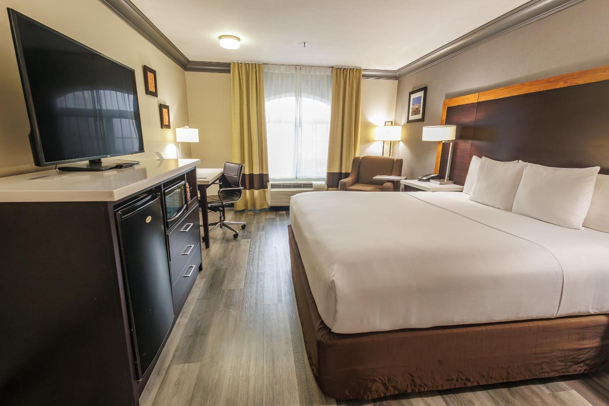 Comfort Inn & Suites Near Universal - N Hollywood - Burbank Los Angeles Zewnętrze zdjęcie